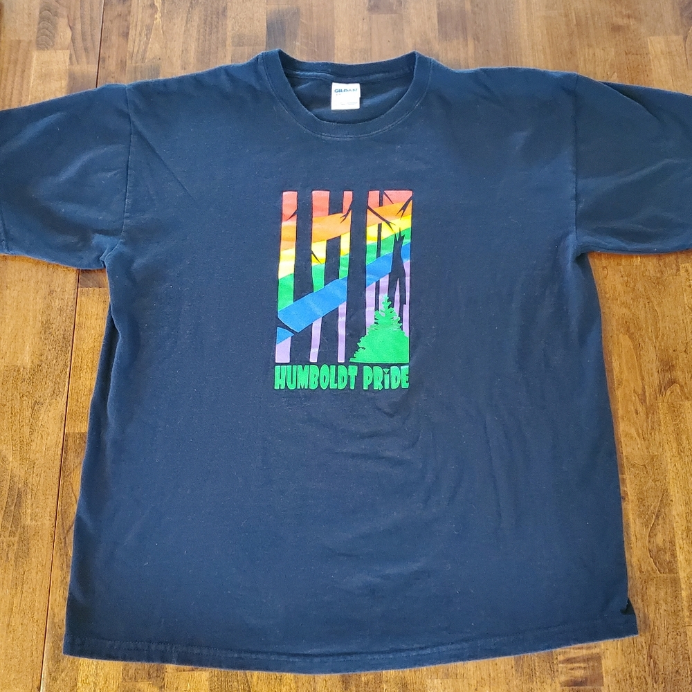 Humboldt Pride T-shirt Redwoods and Rainbows Size Large L Unisex